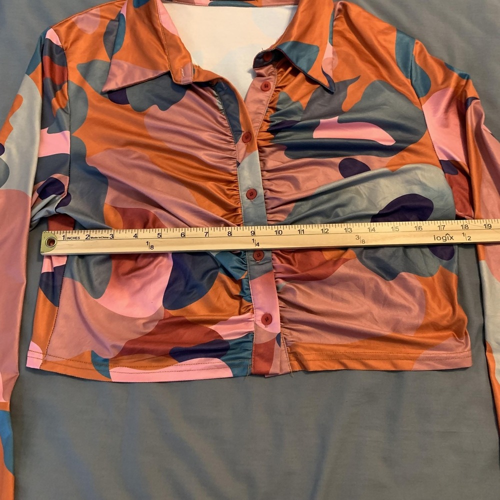 KOANDAILY Blouse Womens Medium Camo Ruched Button Front Long Sleeve Crop Top - Picture 4 of 8